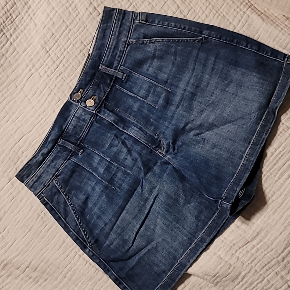 WHBM White House Black Market Everyday Soft Denim Pleated High Rise 5" Shorts